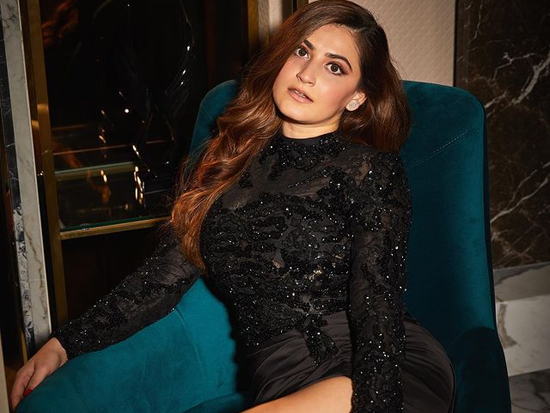 Sultry Pics Of Shivaleeka Oberoi